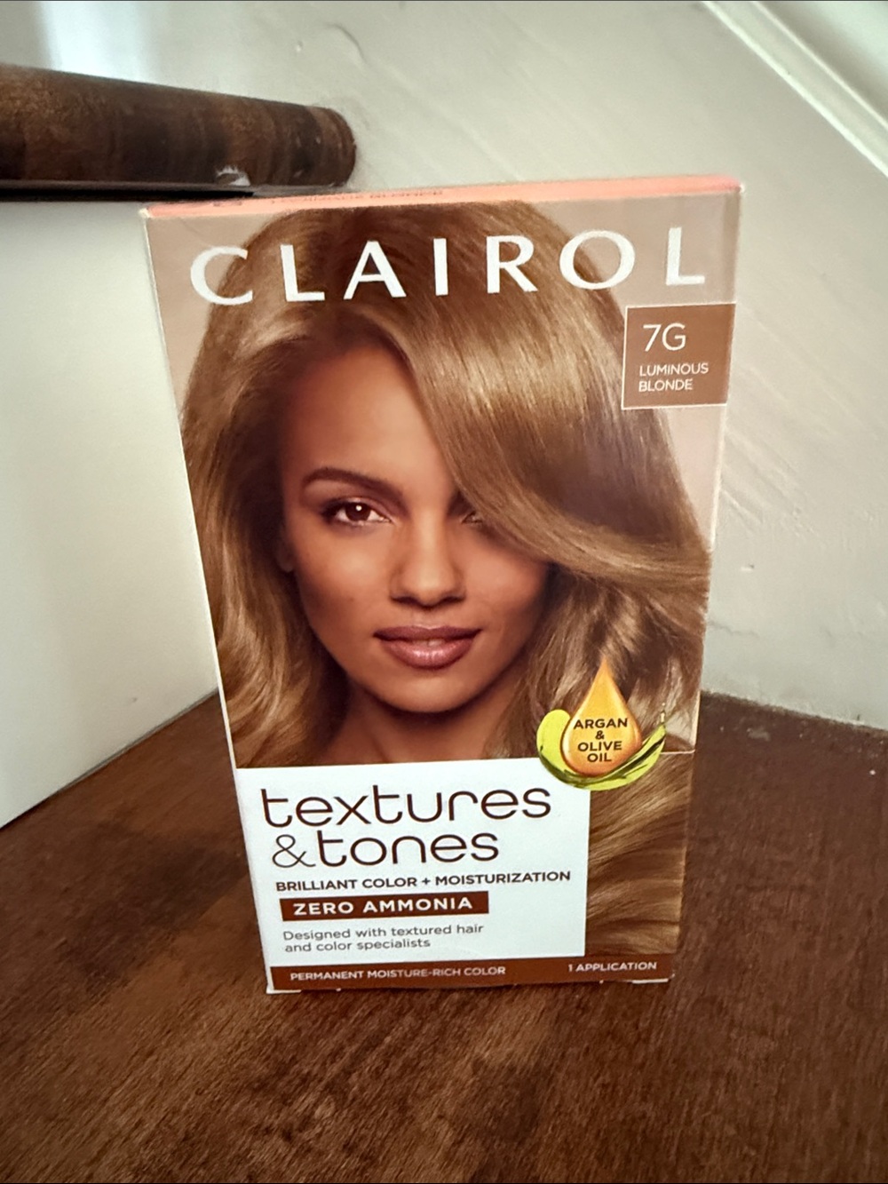 NWT Clairol Textures & Tones Hair Color — 7G Luminous Blonde Brilliant colors